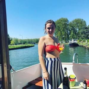 Meet your Posher, Claire